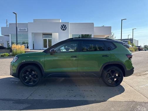 2025 Volkswagen Taos 1.5T SE Black