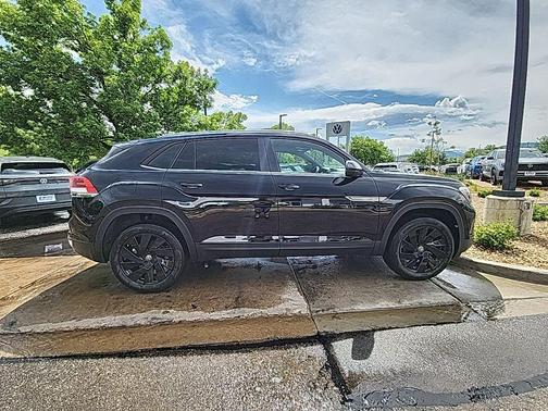 2025 Volkswagen Atlas Cross Sport 2.0T SE w/Technology