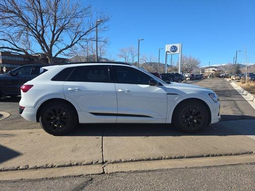 2024 Audi Q8 e-tron Premium