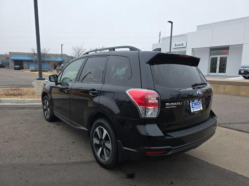 Crystal Black Silica 2017 Subaru Forester 2.5i Premium