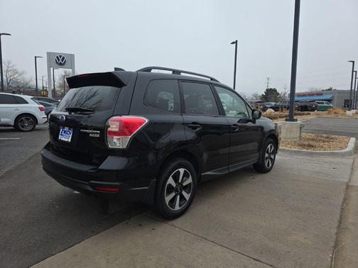 Crystal Black Silica 2017 Subaru Forester 2.5i Premium