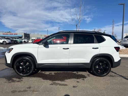2025 Volkswagen Taos 1.5T SE Black