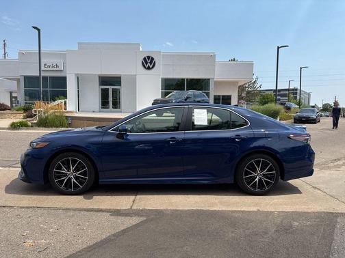 2024 Toyota Camry Hybrid SE