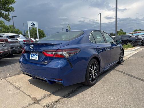 2024 Toyota Camry Hybrid SE