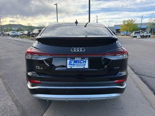 Mythos Black Metallic 2024 Audi Q4 e-tron 55 quattro Premium