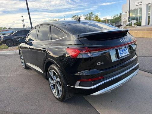 Mythos Black Metallic 2024 Audi Q4 e-tron 55 quattro Premium