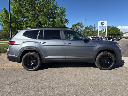 2025 Volkswagen Atlas 2.0T SE