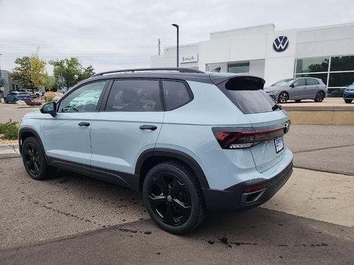 2025 Volkswagen Taos 1.5T SE Black