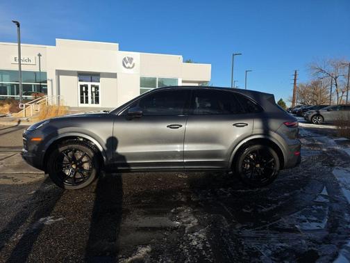 2023 Porsche Cayenne Platinum Edition