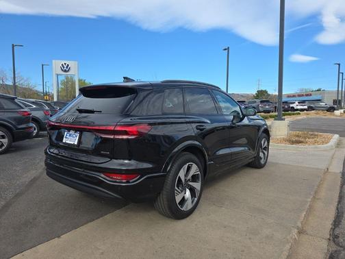 Mythos Black Metallic 2025 Audi Q6 e-tron Premium