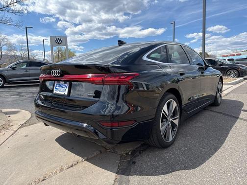 Mythos Black Metallic 2025 Audi A6 e-tron Premium