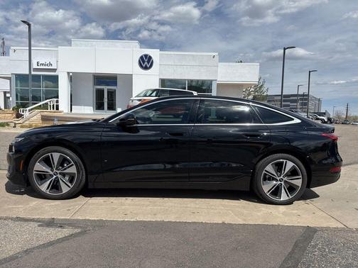 Mythos Black Metallic 2025 Audi A6 e-tron Premium