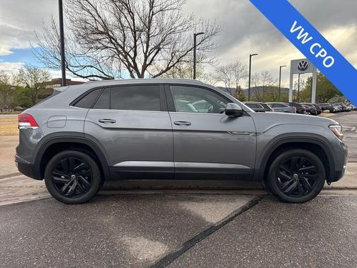 Platinum Gray Metallic 2022 Volkswagen Atlas Cross Sport 2.0T SE w/Technology