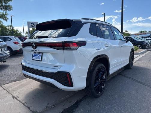 2025 Volkswagen Tiguan 2.0T SE R-Line Black