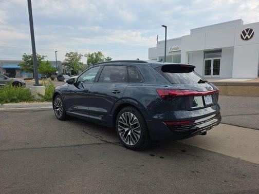 Plasma Blue Metallic 2024 Audi Q8 e-tron Premium