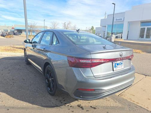 Platinum Gray Metallic 2026 Volkswagen Jetta 1.5T SE