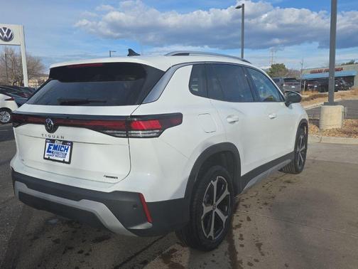 2026 Volkswagen Tiguan 2.0T SE