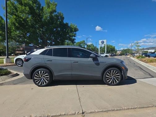 Pure Gray w/ Black Roof 2023 Volkswagen ID.4 Pro S Plus