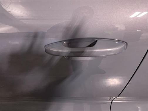 2023 Volvo XC40 B5 Plus Bright Theme