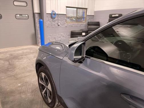 2023 Volvo XC40 B5 Plus Bright Theme