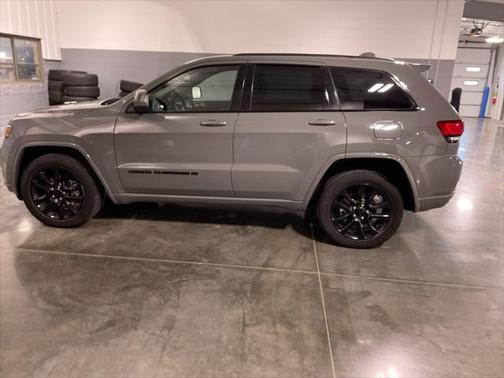2022 Jeep Grand Cherokee Laredo