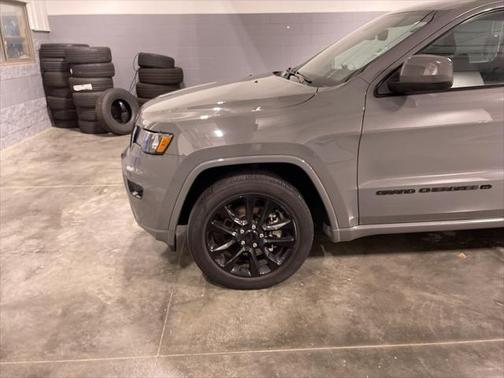 2022 Jeep Grand Cherokee Laredo