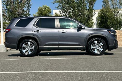 Modern Steel Metallic 2023 Honda Pilot