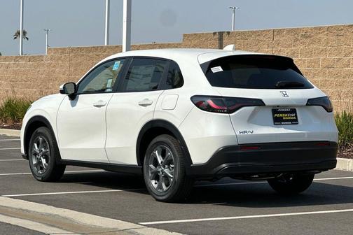 Platinum White Pearl 2026 Honda HR-V LX