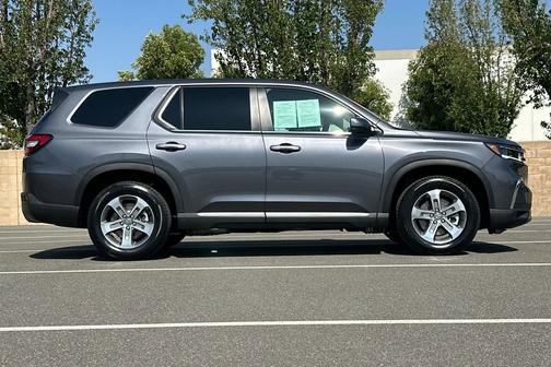 Modern Steel Metallic 2025 Honda Pilot