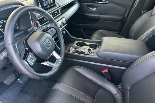 Modern Steel Metallic 2025 Honda Pilot