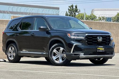 Crystal Black Pearl 2023 Honda Pilot