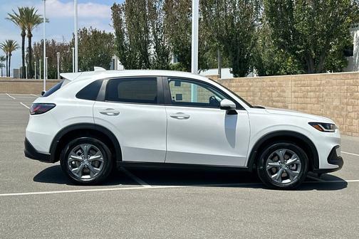 Platinum White Pearl 2026 Honda HR-V