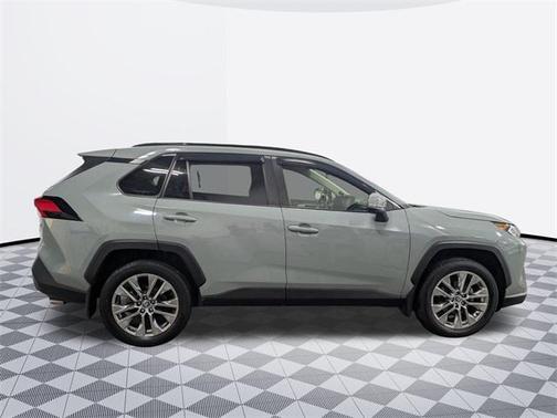 2020 Toyota RAV4 XLE Premium