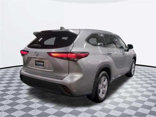 2022 Toyota Highlander LE