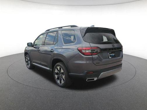 Modern Steel Metallic 2026 Honda Pilot Touring 8-Passenger