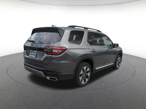 Modern Steel Metallic 2026 Honda Pilot Touring 8-Passenger