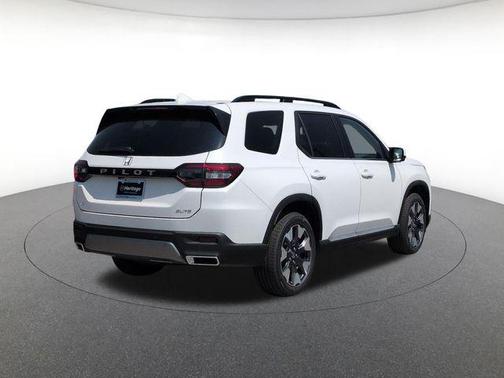 Platinum White Pearl 2026 Honda Pilot Elite