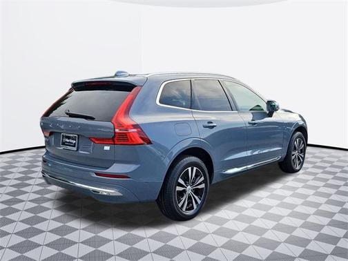 2022 Volvo XC60 Recharge Plug-In Hybrid T8 Inscription Expression