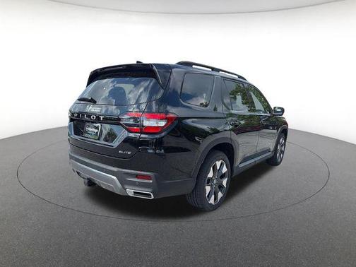 Crystal Black Pearl 2026 Honda Pilot Elite