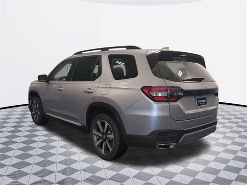 2025 Honda Pilot Touring 8-Passenger