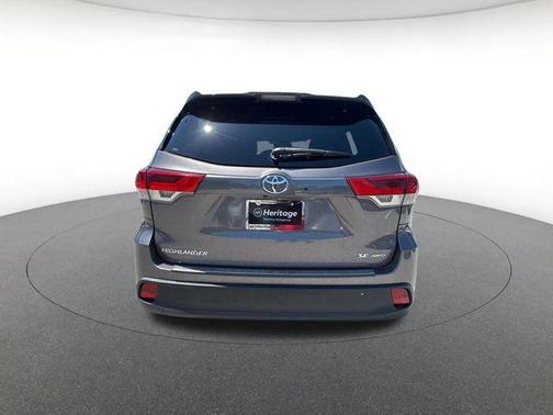 Predawn Gray Mica 2018 Toyota Highlander SE