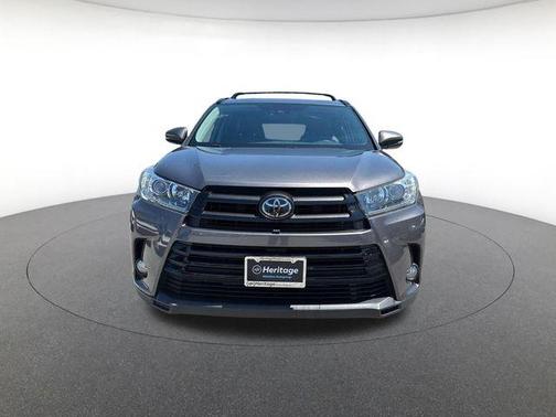 Predawn Gray Mica 2018 Toyota Highlander SE