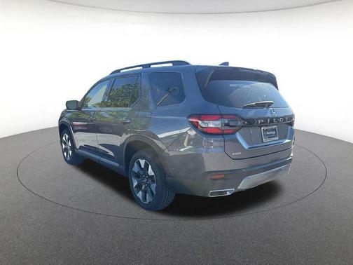 Modern Steel Metallic 2026 Honda Pilot Touring 8-Passenger