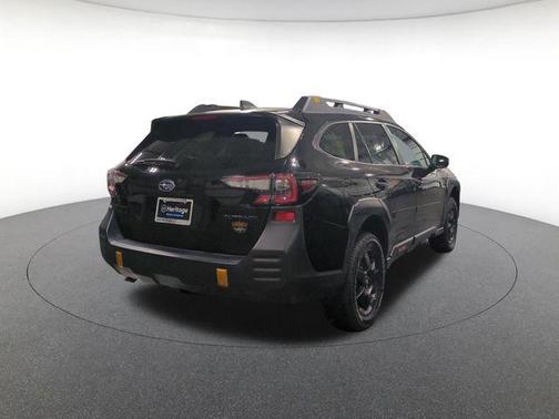 Crystal Black Silica 2023 Subaru Outback Wilderness