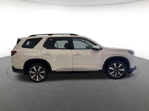 Platinum White Pearl 2023 Honda Pilot AWD Elite