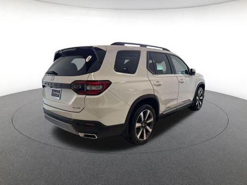 Platinum White Pearl 2023 Honda Pilot AWD Elite