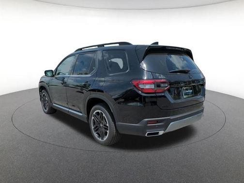 Crystal Black Pearl 2026 Honda Pilot Touring 8-Passenger