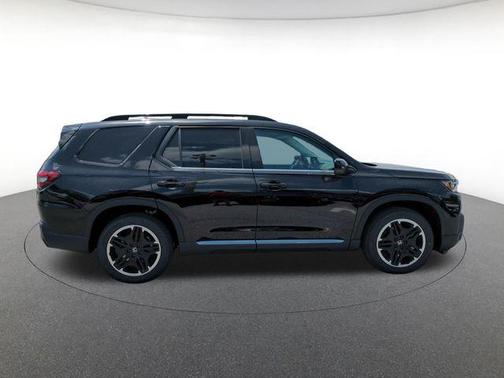 Crystal Black Pearl 2026 Honda Pilot Touring 8-Passenger