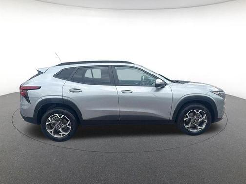 Sterling Gray Metallic 2025 Chevrolet Trax LT
