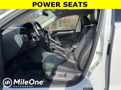 Pure White 2020 Volkswagen Passat 2.0T SE